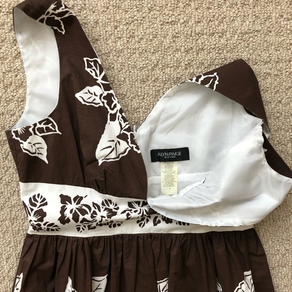 Dresses - Picture 3 of 4